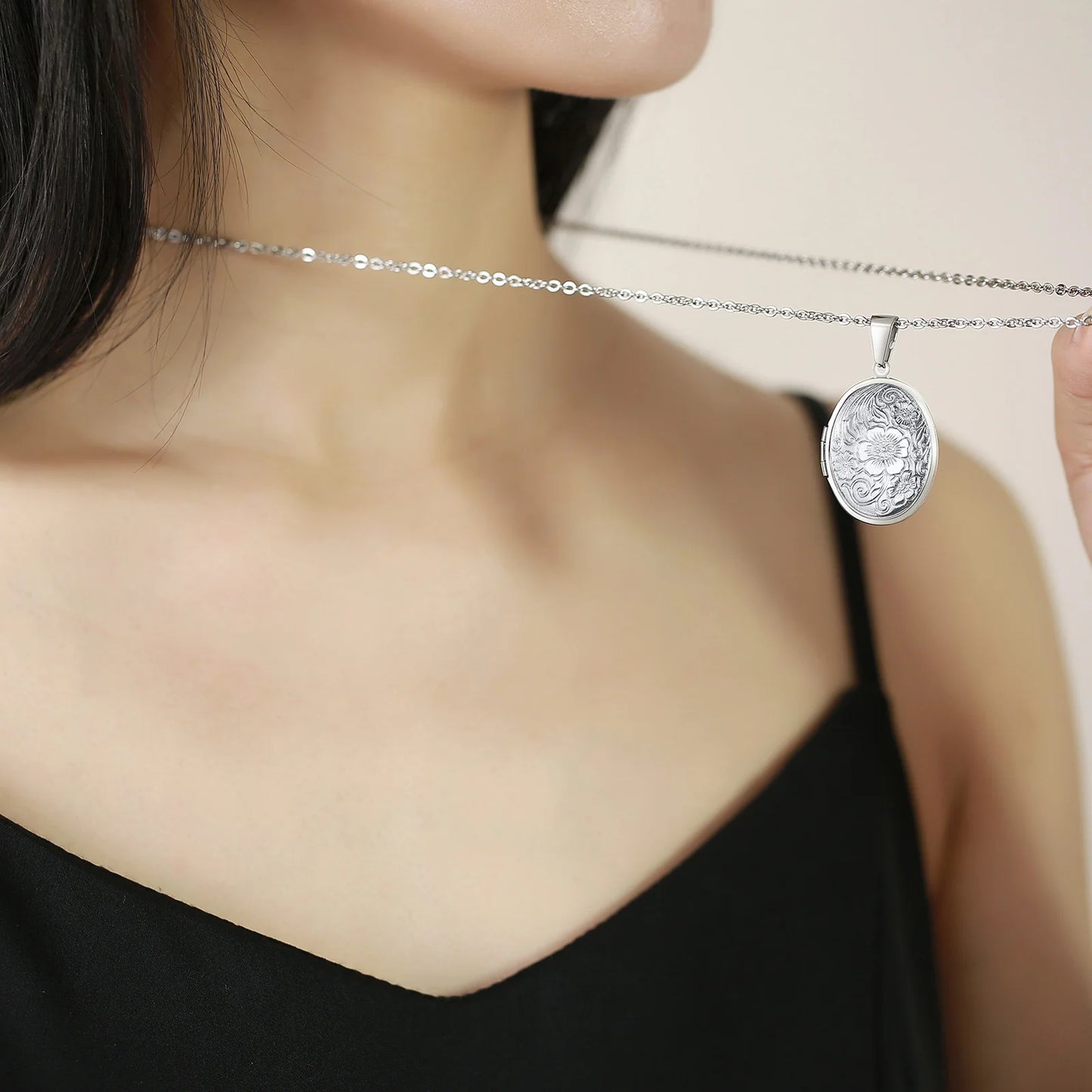 Delicate Floral Oval Heart Locket Pendant Necklaces for Women,Stainless Steel Photo Frame Promise Love Keepsake Gift