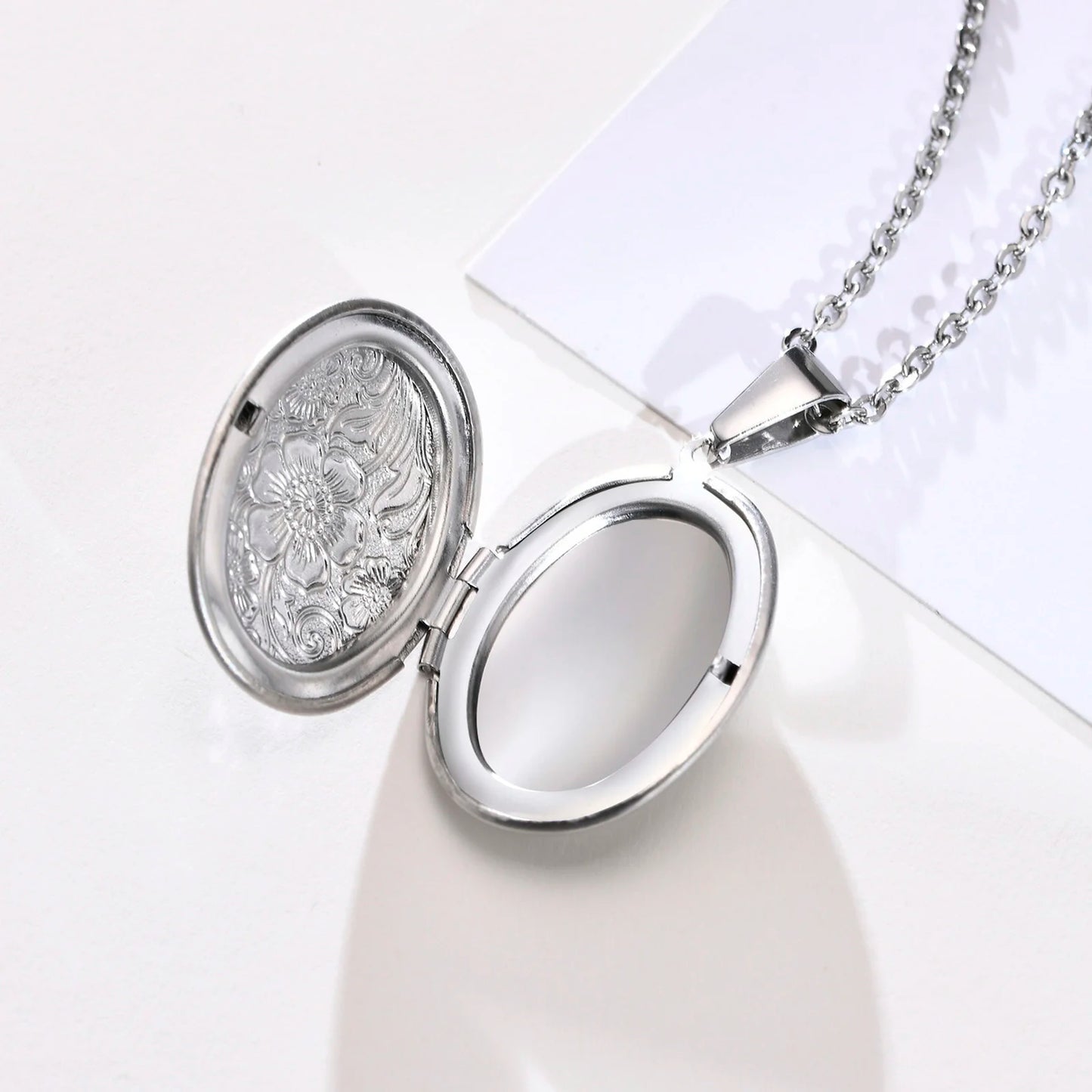 Delicate Floral Oval Heart Locket Pendant Necklaces for Women,Stainless Steel Photo Frame Promise Love Keepsake Gift