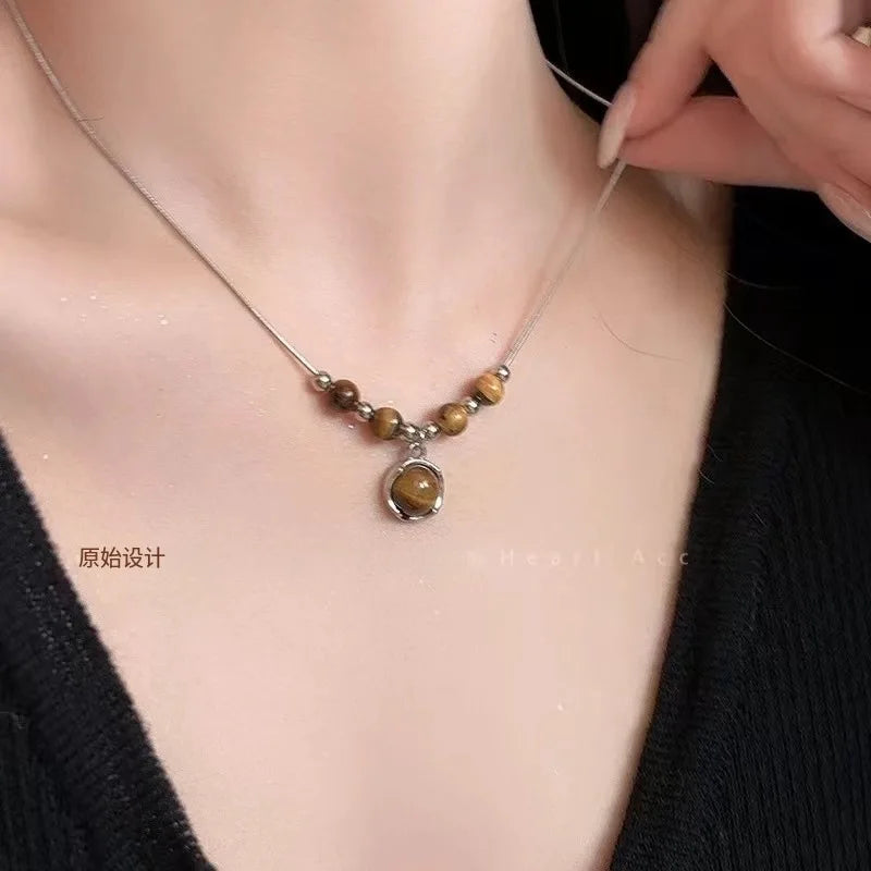 Vintage Leather Brown Stone Pendant Necklace Stacking Choker Temperament Clavicle Chain for Women Girl Autumn Winter Necklace