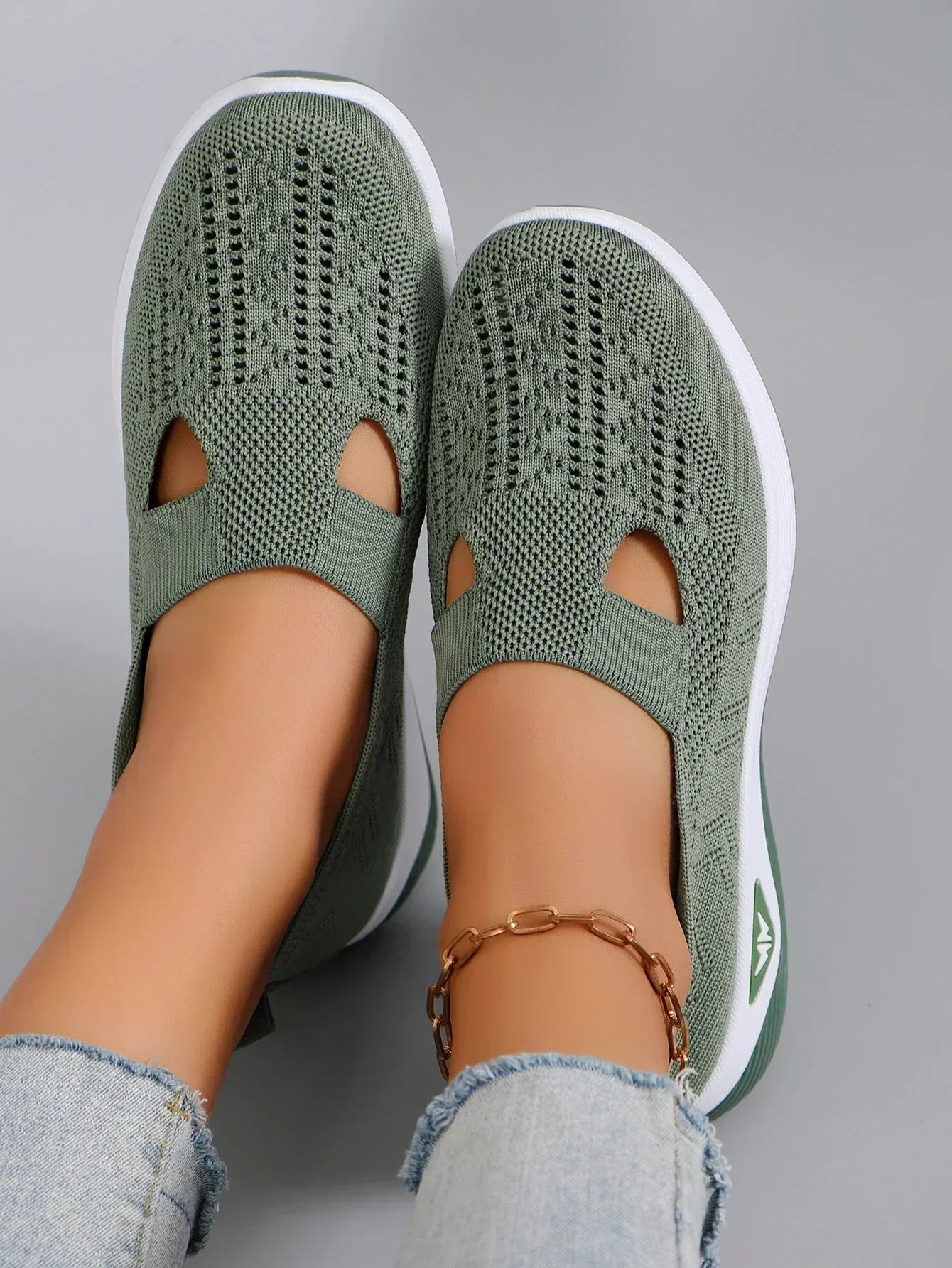 women's sports shoes