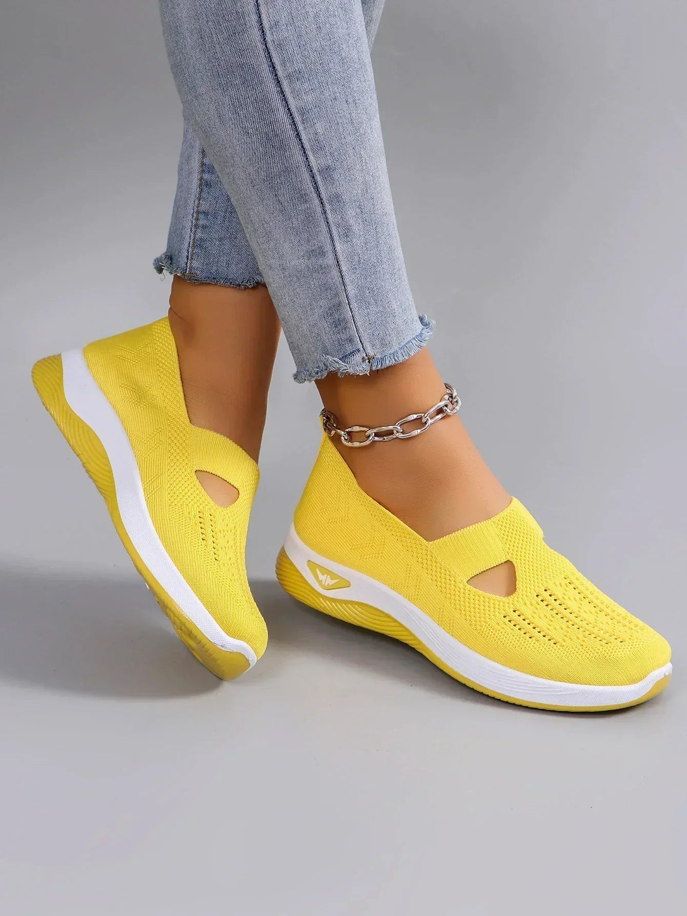 women's sports shoes