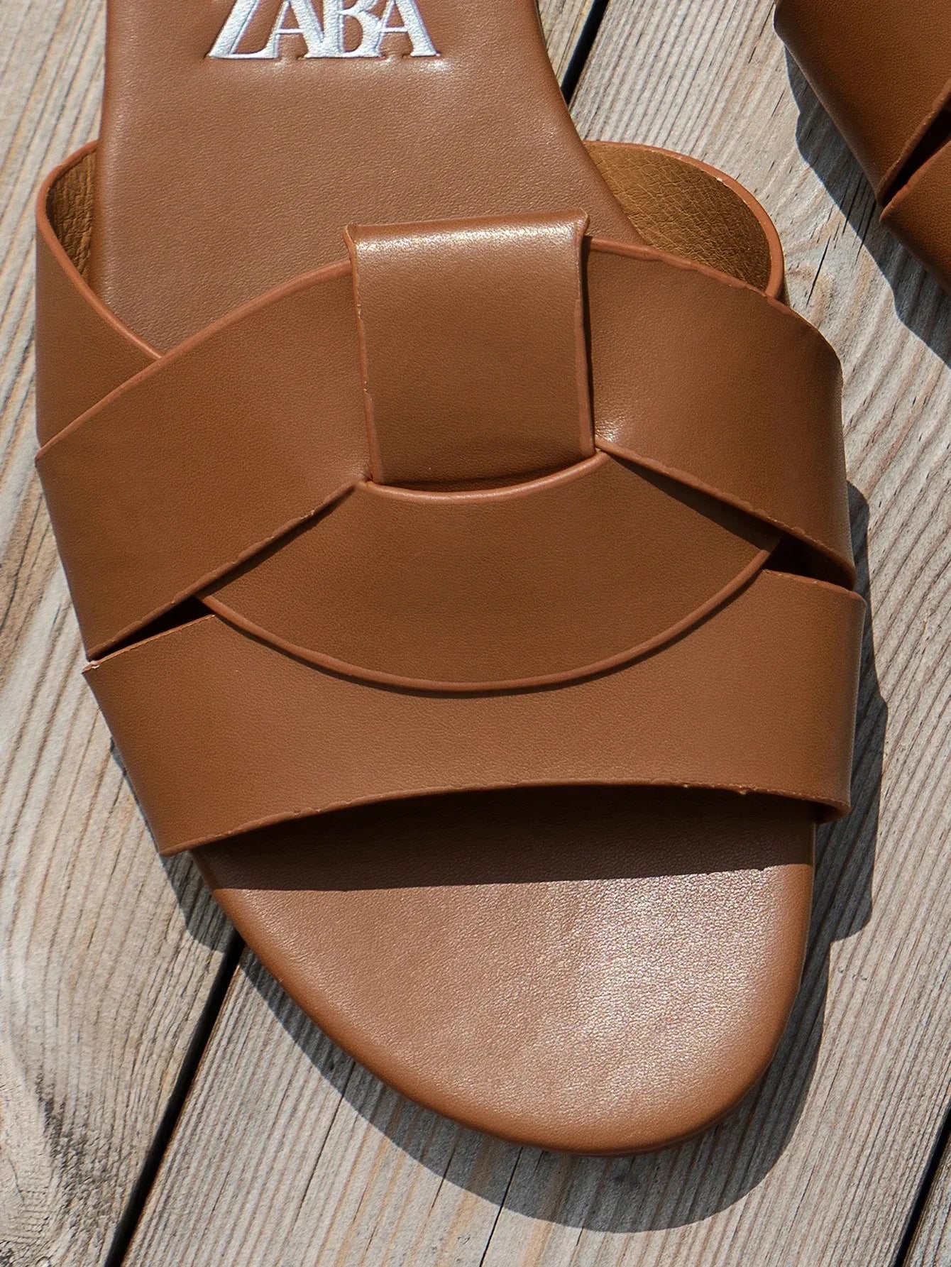 Flat Slippers Casual Shoes Woman 2025 Trend Luxury Summer Elegant Dresses Sandals Beach Designer House Round Toe Brand Bathroom