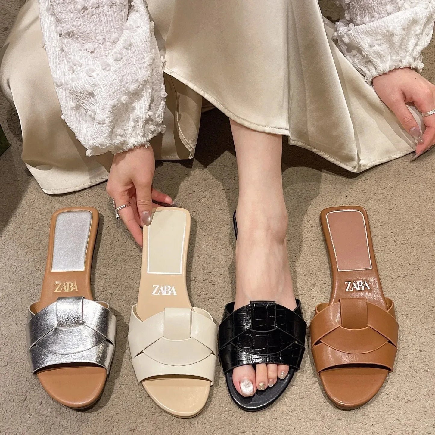 Flat Slippers Casual Shoes Woman 2025 Trend Luxury Summer Elegant Dresses Sandals Beach Designer House Round Toe Brand Bathroom